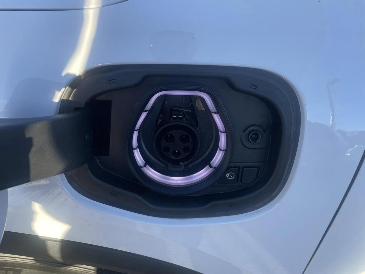2022 Ford Escape Plug-in Hybrid SE (1FMCU0EZ3NU) with an 2.5L L4 DOHC 16V HYBRID engine, 6A transmission, located at 744 E Miner Ave, Stockton, CA, 95202, (209) 944-5770, 37.956863, -121.282082 - Photo#13