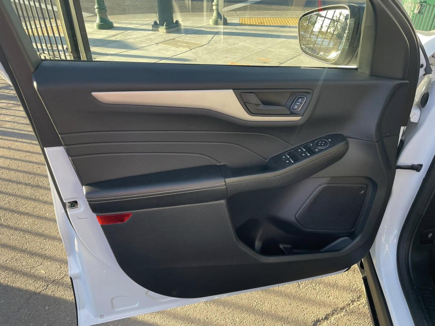 2022 Ford Escape Plug-in Hybrid SE (1FMCU0EZ3NU) with an 2.5L L4 DOHC 16V HYBRID engine, 6A transmission, located at 744 E Miner Ave, Stockton, CA, 95202, (209) 944-5770, 37.956863, -121.282082 - Photo#3