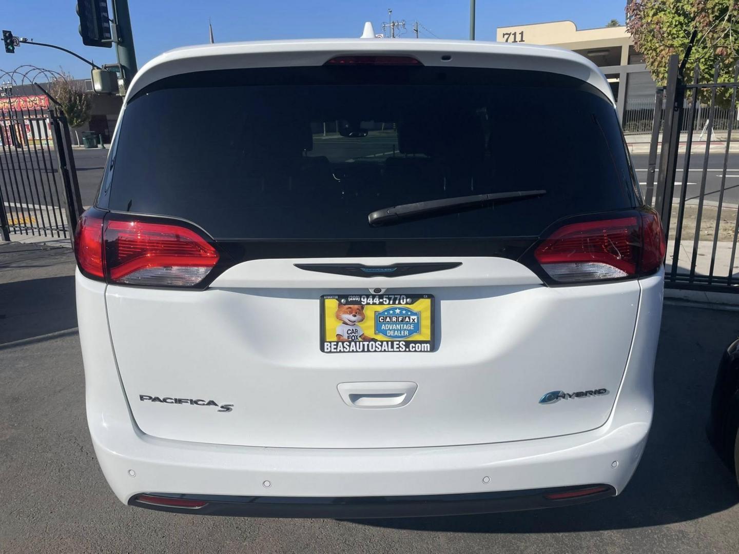 2020 Chrysler Pacifica Hybrid Touring L (2C4RC1L75LR) with an 3.6L V6 DOHC 24V HYBRID engine, CVT transmission, located at 744 E Miner Ave, Stockton, CA, 95202, (209) 944-5770, 37.956863, -121.282082 - PLUS TAXES AND FEES - Photo#14