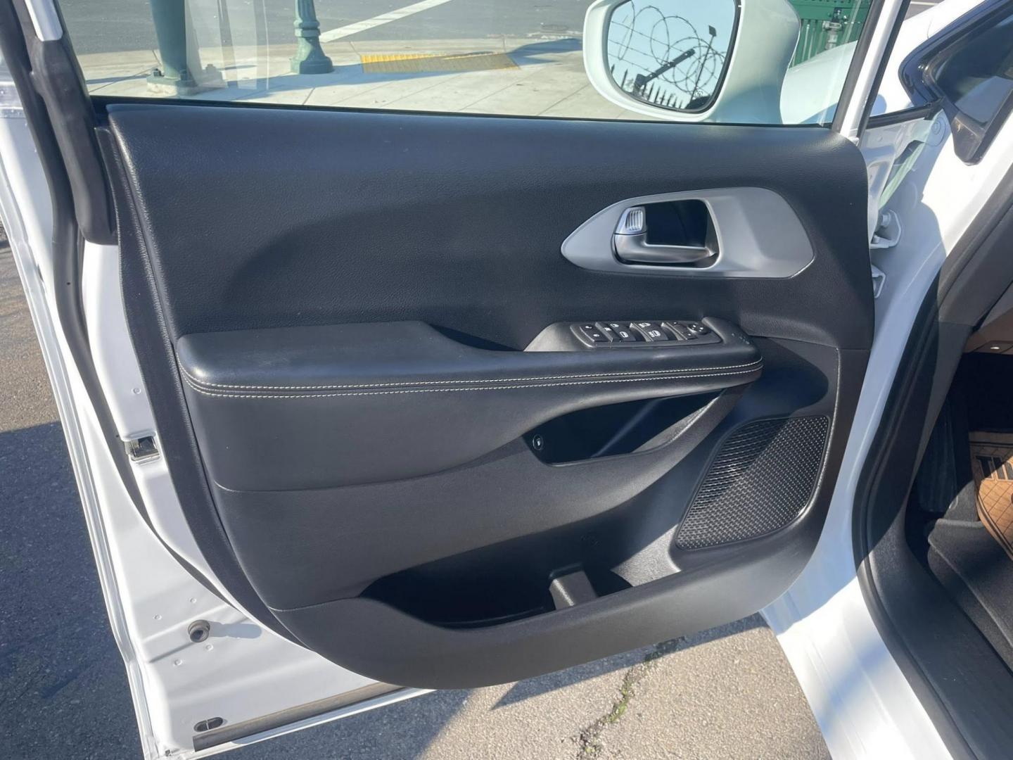 2020 Chrysler Pacifica Hybrid Touring L (2C4RC1L75LR) with an 3.6L V6 DOHC 24V HYBRID engine, CVT transmission, located at 744 E Miner Ave, Stockton, CA, 95202, (209) 944-5770, 37.956863, -121.282082 - PLUS TAXES AND FEES - Photo#4