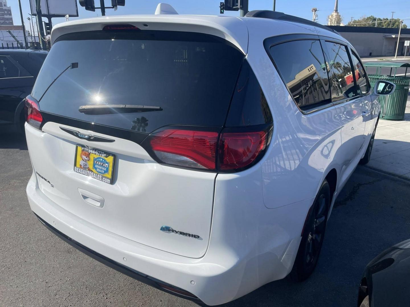 2020 Chrysler Pacifica Hybrid Touring L (2C4RC1L75LR) with an 3.6L V6 DOHC 24V HYBRID engine, CVT transmission, located at 744 E Miner Ave, Stockton, CA, 95202, (209) 944-5770, 37.956863, -121.282082 - PLUS TAXES AND FEES - Photo#15