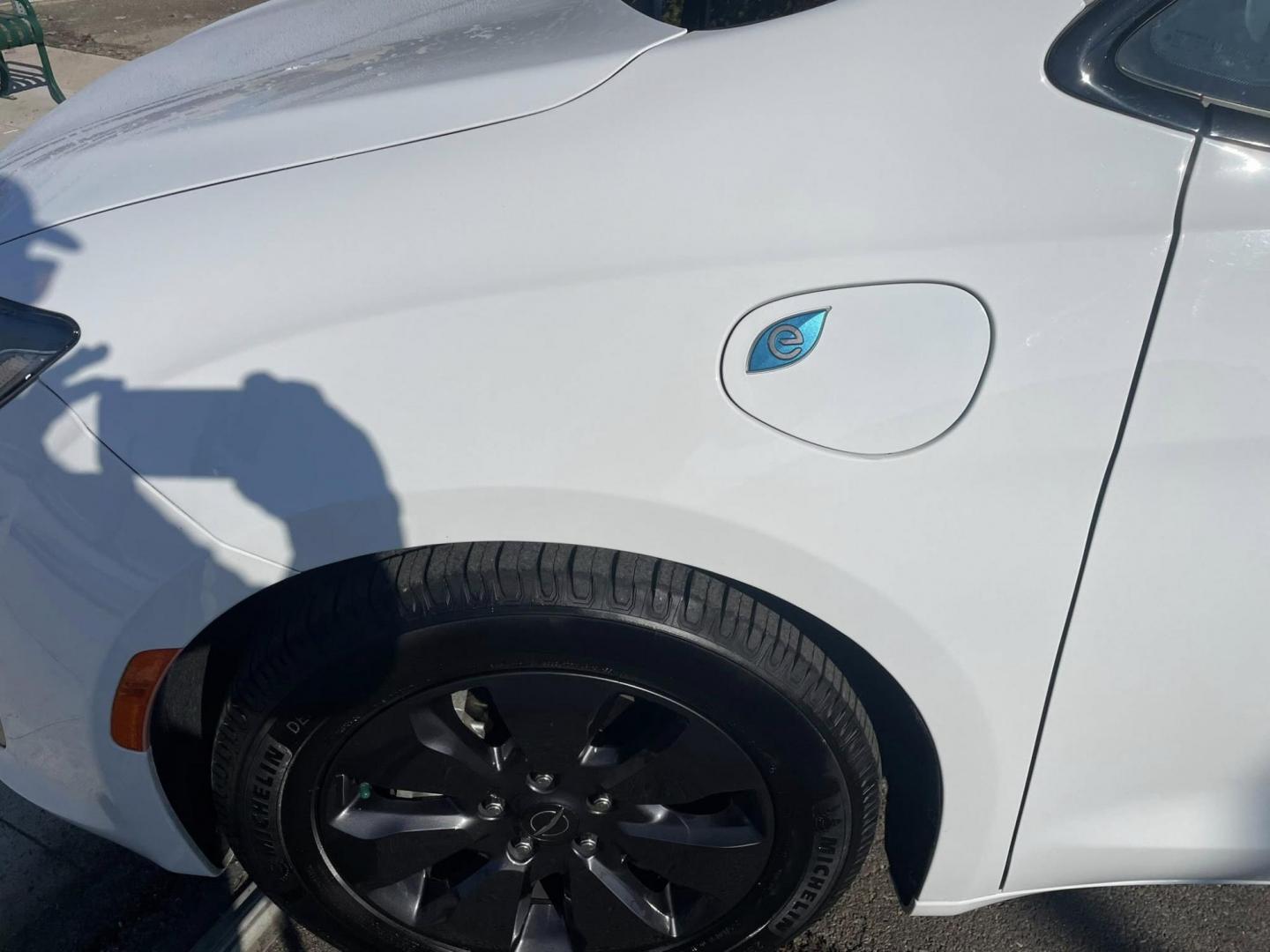 2020 Chrysler Pacifica Hybrid Touring L (2C4RC1L75LR) with an 3.6L V6 DOHC 24V HYBRID engine, CVT transmission, located at 744 E Miner Ave, Stockton, CA, 95202, (209) 944-5770, 37.956863, -121.282082 - PLUS TAXES AND FEES - Photo#3