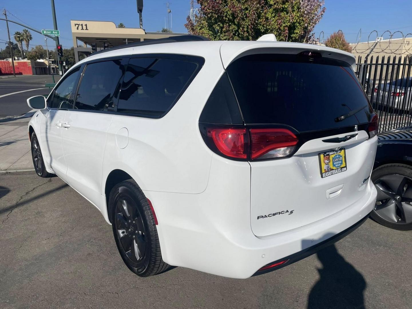 2020 Chrysler Pacifica Hybrid Touring L (2C4RC1L75LR) with an 3.6L V6 DOHC 24V HYBRID engine, CVT transmission, located at 744 E Miner Ave, Stockton, CA, 95202, (209) 944-5770, 37.956863, -121.282082 - PLUS TAXES AND FEES - Photo#13