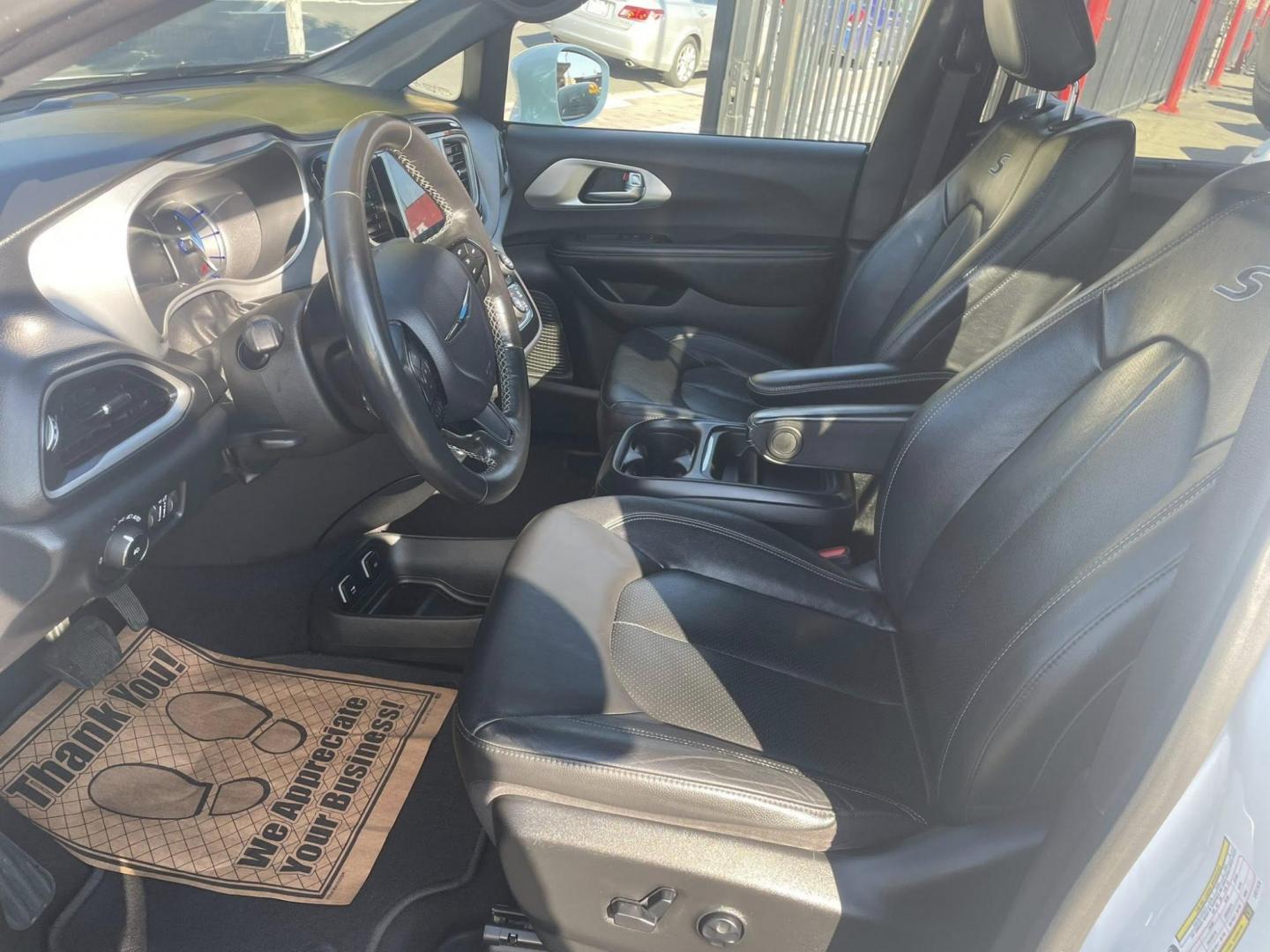 2020 Chrysler Pacifica Hybrid Touring L (2C4RC1L75LR) with an 3.6L V6 DOHC 24V HYBRID engine, CVT transmission, located at 744 E Miner Ave, Stockton, CA, 95202, (209) 944-5770, 37.956863, -121.282082 - PLUS TAXES AND FEES - Photo#6