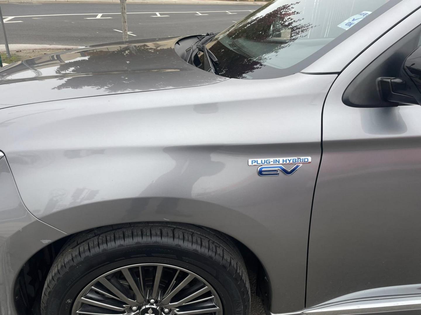 2022 Mitsubishi Outlander PHEV SEL (JA4J2VA77NZ) with an 2.0L L4 DOHC 16V HYBRID engine, 1A transmission, located at 744 E Miner Ave, Stockton, CA, 95202, (209) 944-5770, 37.956863, -121.282082 - PLUS TAXES AND FEES NO CHARGER AVAILABLE - Photo#4