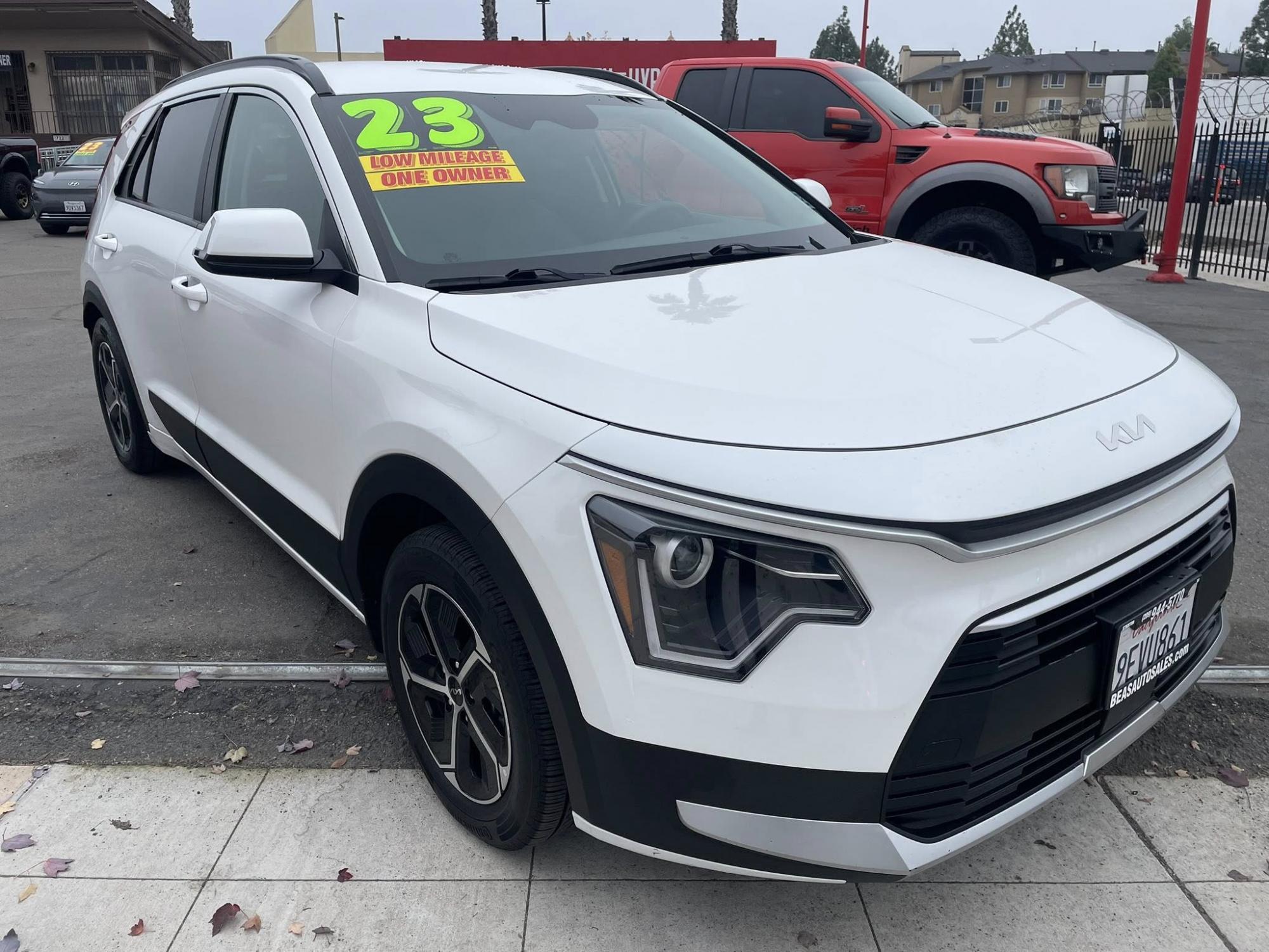 photo of 2023 Kia Niro EX