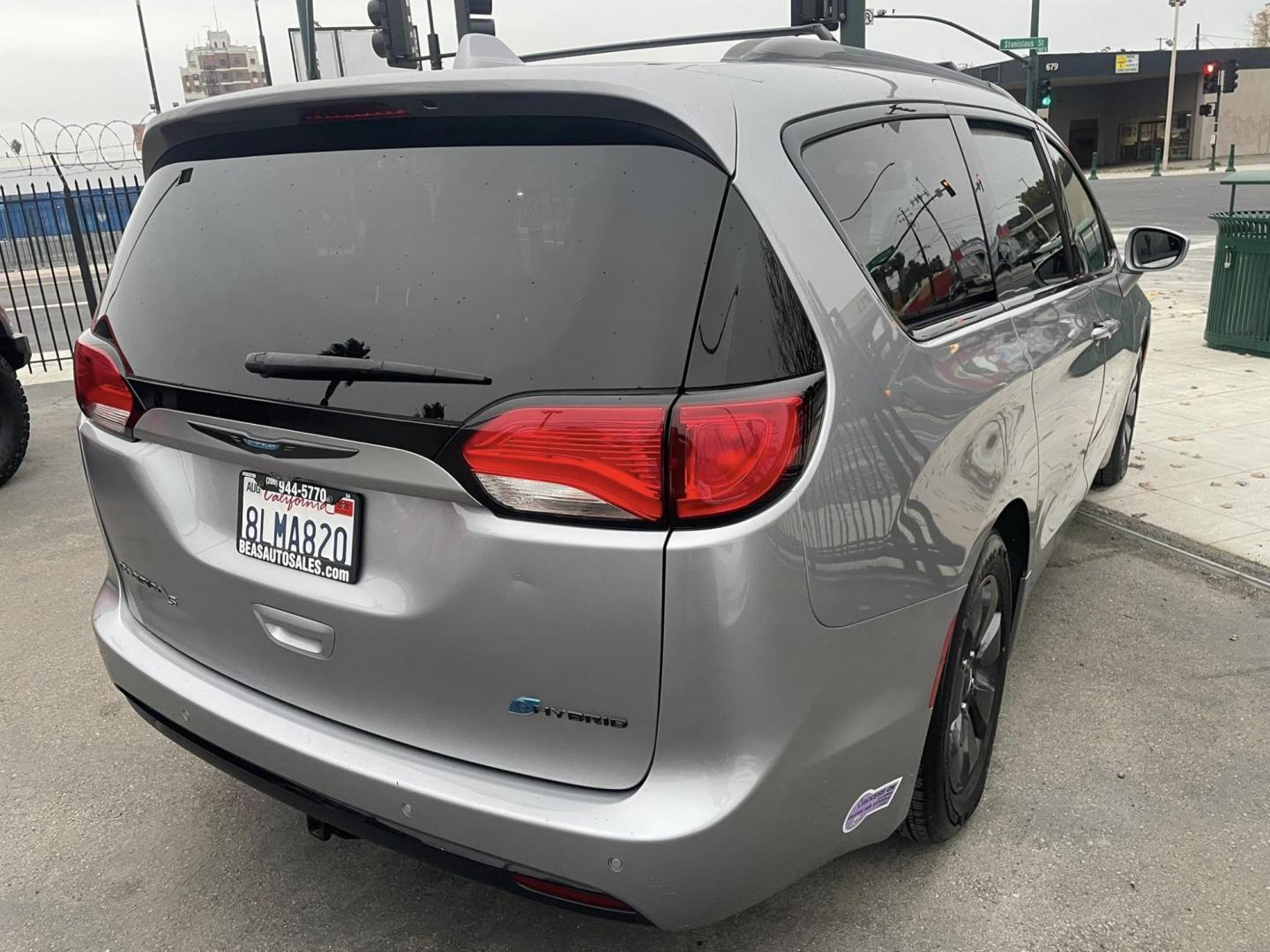 2019 Chrysler Pacifica Hybrid Touring L (2C4RC1L79KR) with an 3.6L V6 DOHC 24V HYBRID engine, CVT transmission, located at 744 E Miner Ave, Stockton, CA, 95202, (209) 944-5770, 37.956863, -121.282082 - PLUS TAXES AND FEES - Photo#10