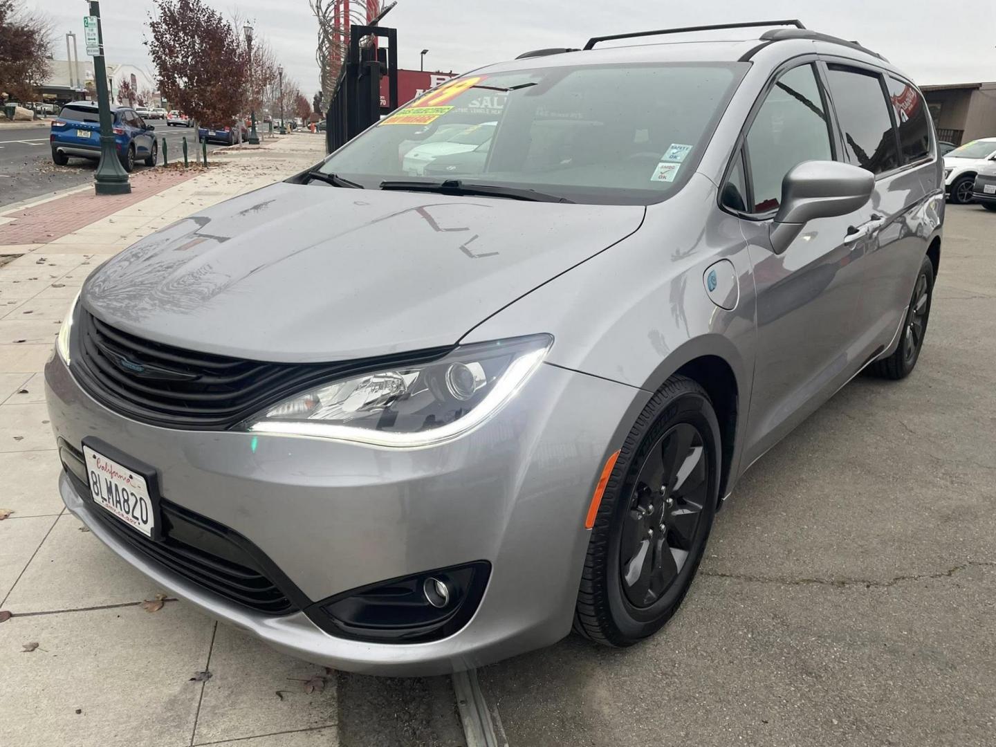 2019 Chrysler Pacifica Hybrid Touring L (2C4RC1L79KR) with an 3.6L V6 DOHC 24V HYBRID engine, CVT transmission, located at 744 E Miner Ave, Stockton, CA, 95202, (209) 944-5770, 37.956863, -121.282082 - PLUS TAXES AND FEES - Photo#3