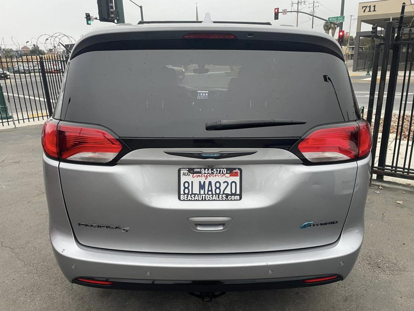 2019 Chrysler Pacifica Hybrid Touring L (2C4RC1L79KR) with an 3.6L V6 DOHC 24V HYBRID engine, CVT transmission, located at 744 E Miner Ave, Stockton, CA, 95202, (209) 944-5770, 37.956863, -121.282082 - PLUS TAXES AND FEES - Photo#9