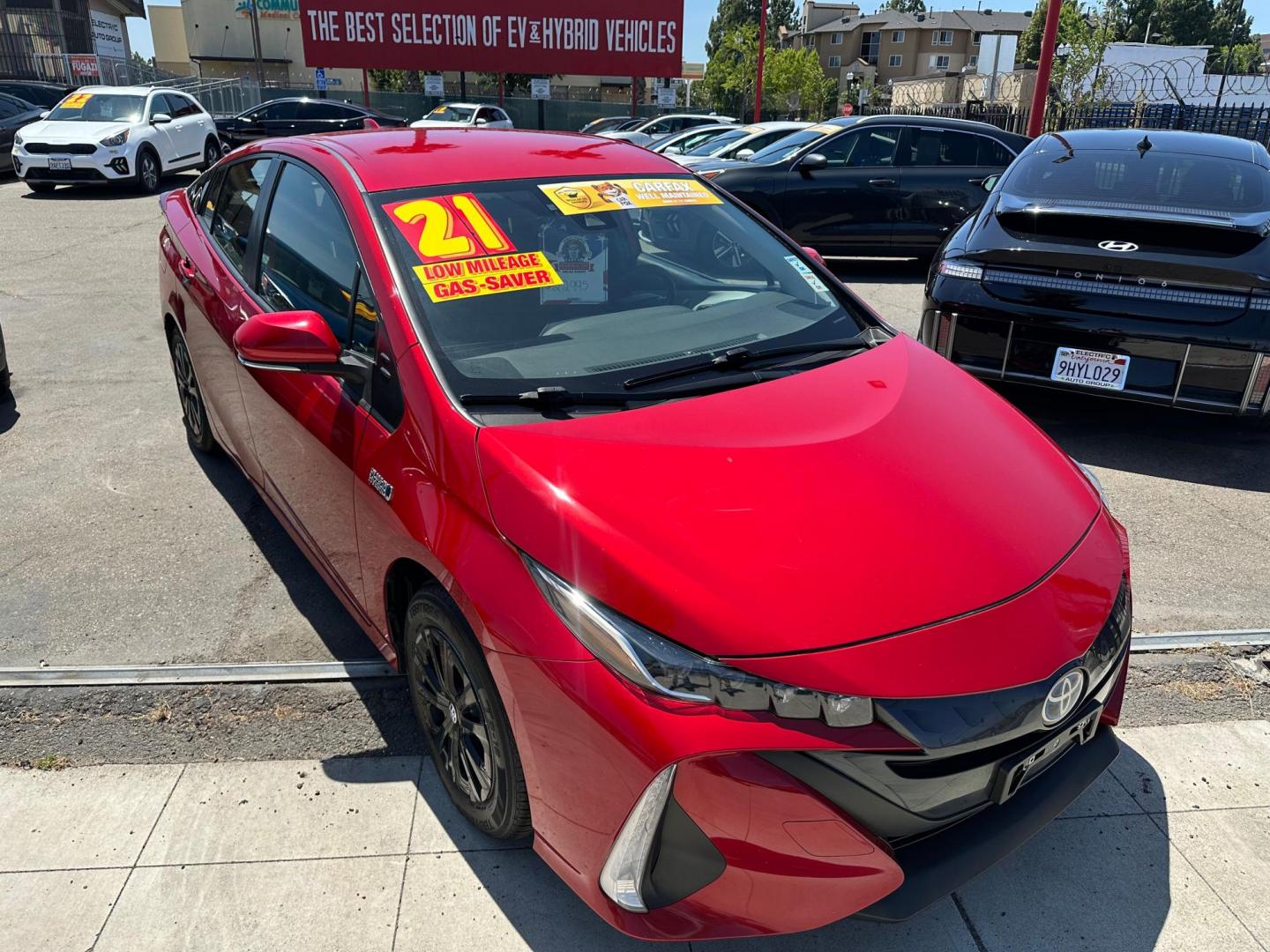 2021 Toyota Prius Prime LE - Photo 2