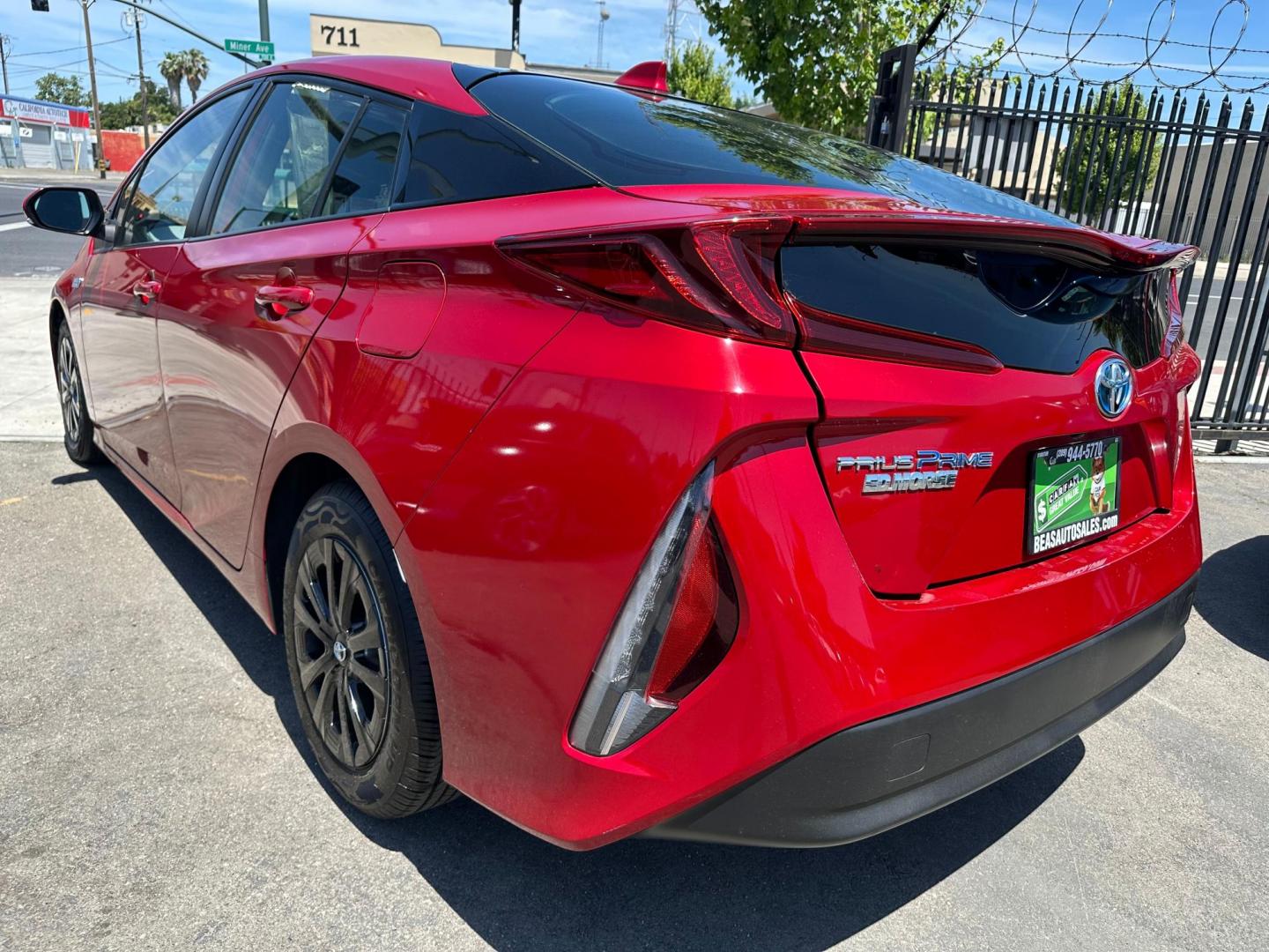 2021 Toyota Prius Prime LE - Photo 6