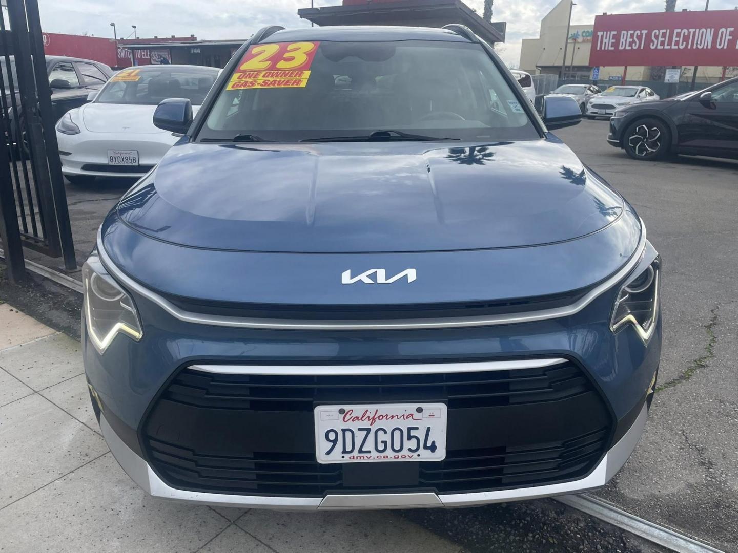 2023 Kia Niro EX (KNDCS3LF1P5) with an 1.6L L4 DOHC 16V HYBRID engine, 6A transmission, located at 744 E Miner Ave, Stockton, CA, 95202, (209) 944-5770, 37.956863, -121.282082 - PLUS TAXES AND FEES - Photo#2