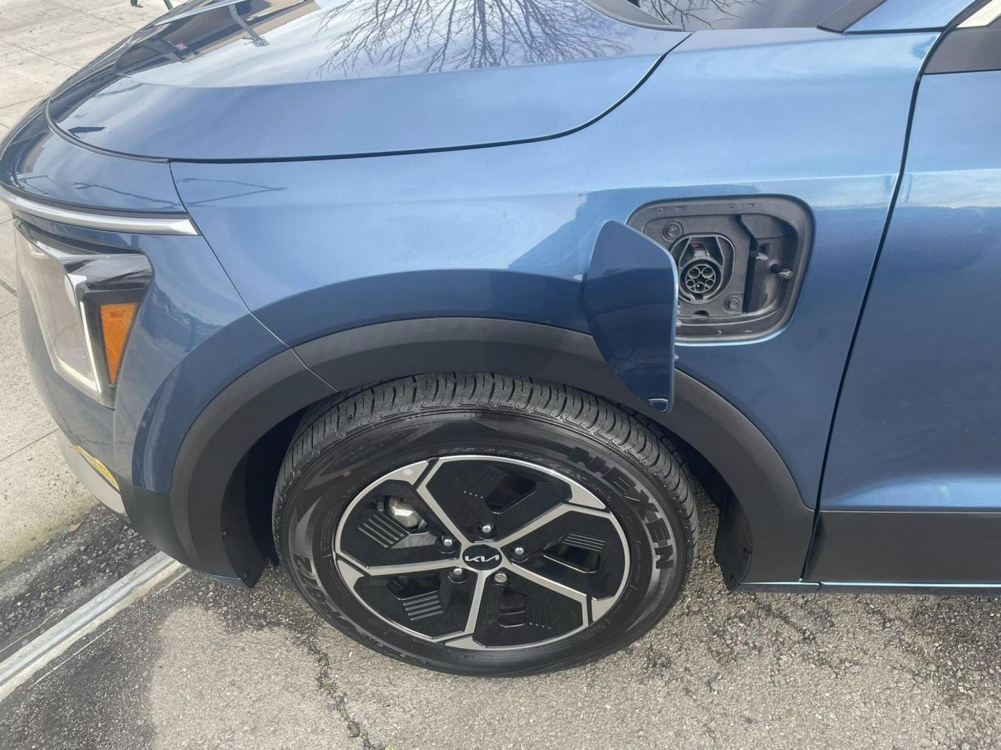 2023 Kia Niro EX (KNDCS3LF1P5) with an 1.6L L4 DOHC 16V HYBRID engine, 6A transmission, located at 744 E Miner Ave, Stockton, CA, 95202, (209) 944-5770, 37.956863, -121.282082 - PLUS TAXES AND FEES - Photo#4