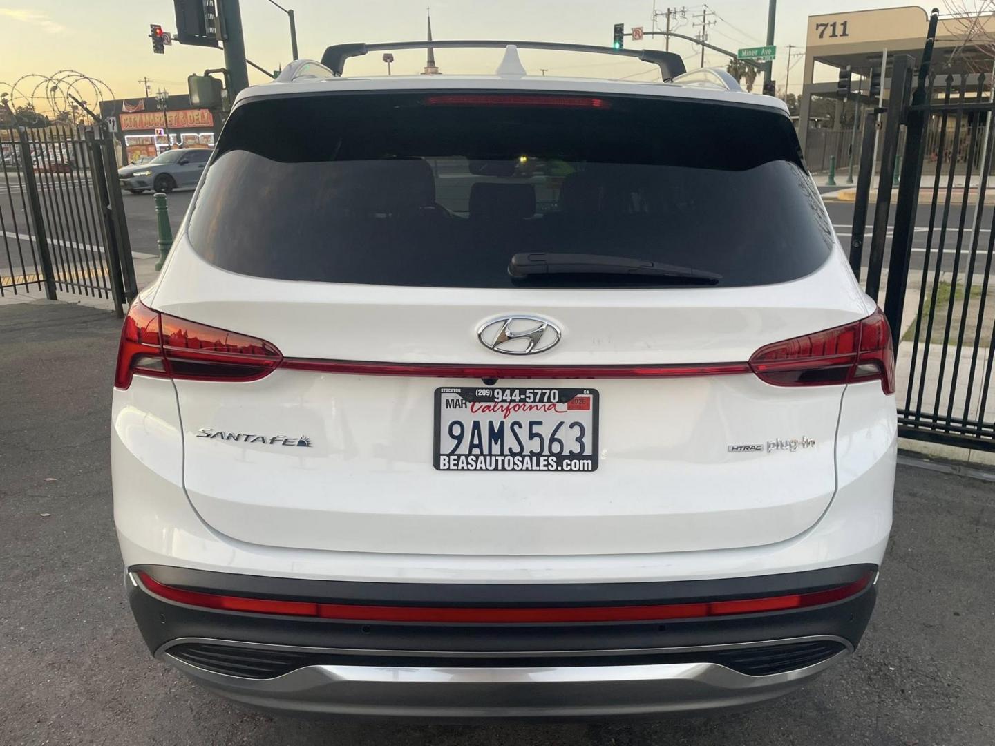 2022 Hyundai Santa Fe Plug-In Hybrid SEL (KM8S6DA22NU) with an 1.6L L4 DOHC 16V HYBRID engine, 6A transmission, located at 744 E Miner Ave, Stockton, CA, 95202, (209) 944-5770, 37.956863, -121.282082 - PLUS TAXES AND FEES - Photo#10