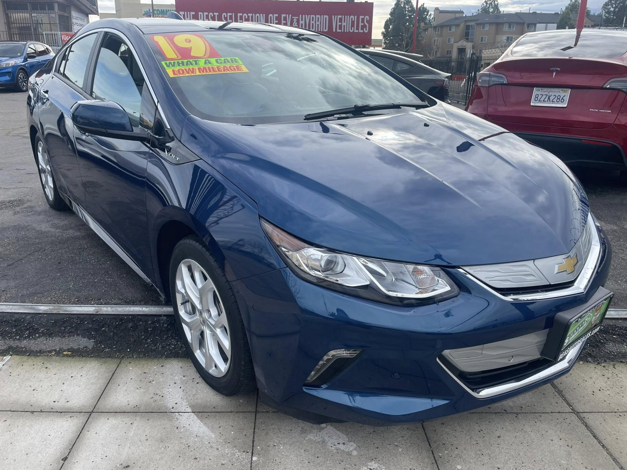 photo of 2019 Chevrolet Volt Premier PLUG-IN HYBRID 
