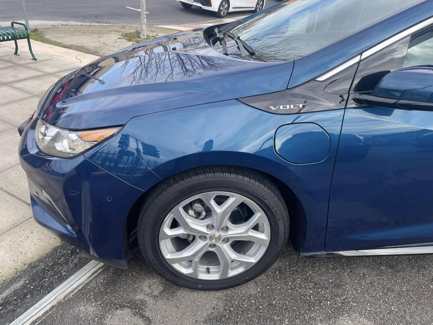 2019 Chevrolet Volt Premier w/ Standard Emission Package (1G1RB6S50KU) with an 1.5L L4 DOHC 16V engine, CVT transmission, located at 744 E Miner Ave, Stockton, CA, 95202, (209) 944-5770, 37.956863, -121.282082 - PLUS TAXES AND FEES - Photo#4