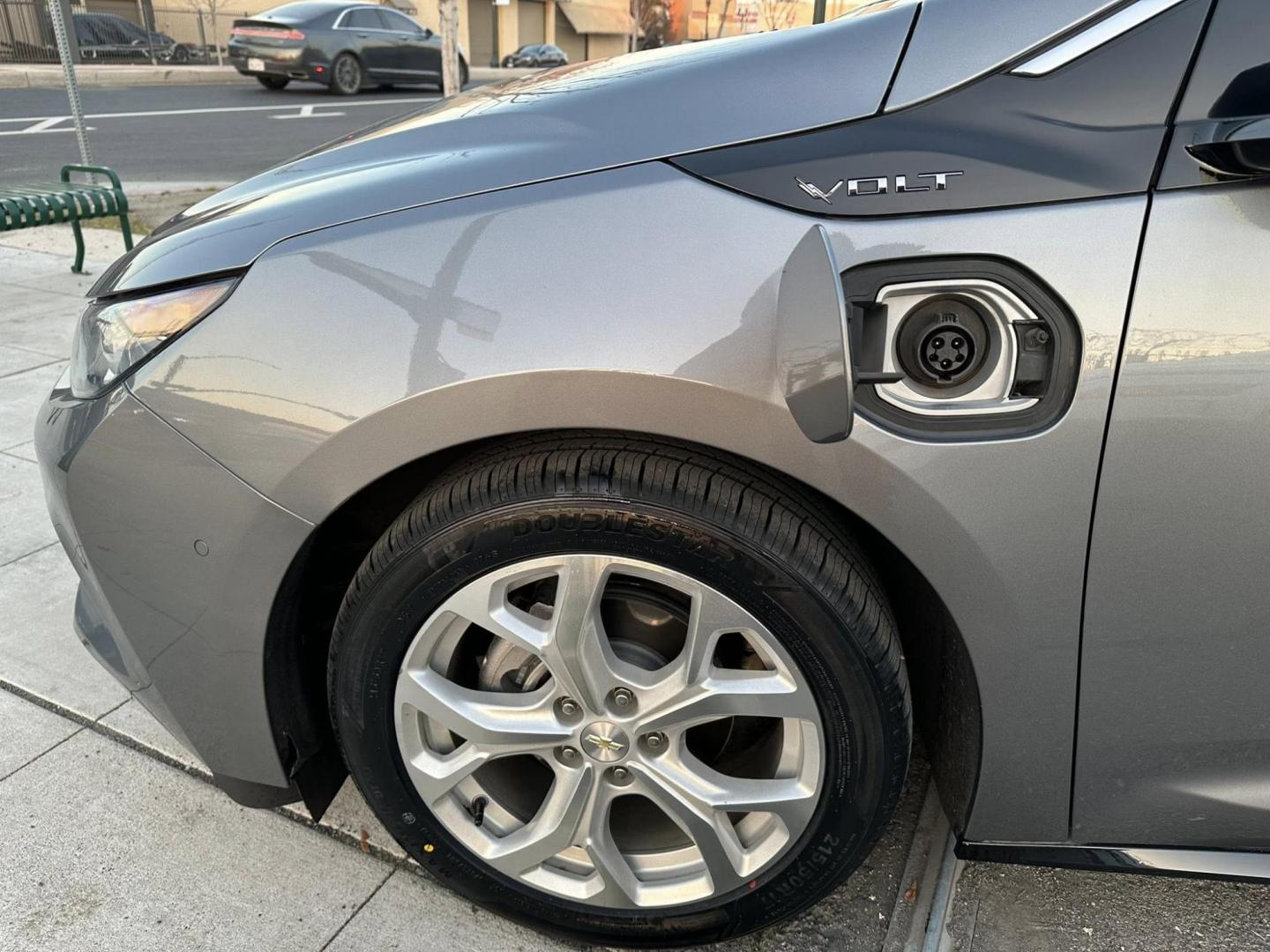 2019 Chevrolet Volt Premier (1G1RD6S55KU) with an 1.5L L4 DOHC 16V engine, CVT transmission, located at 744 E Miner Ave, Stockton, CA, 95202, (209) 944-5770, 37.956863, -121.282082 - PLUS TAXES AND FEES - Photo#5