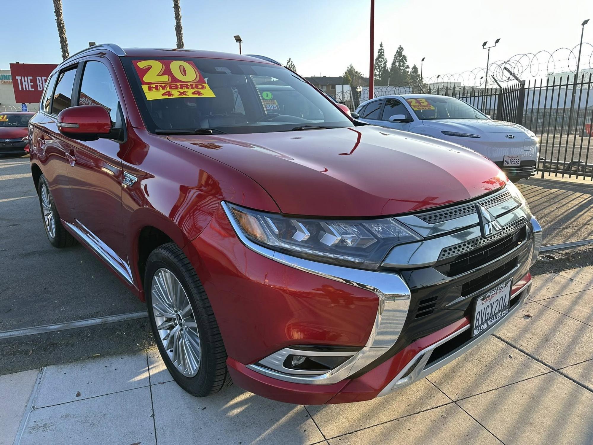 photo of 2020 Mitsubishi Outlander PLUG-IN HYBRID 