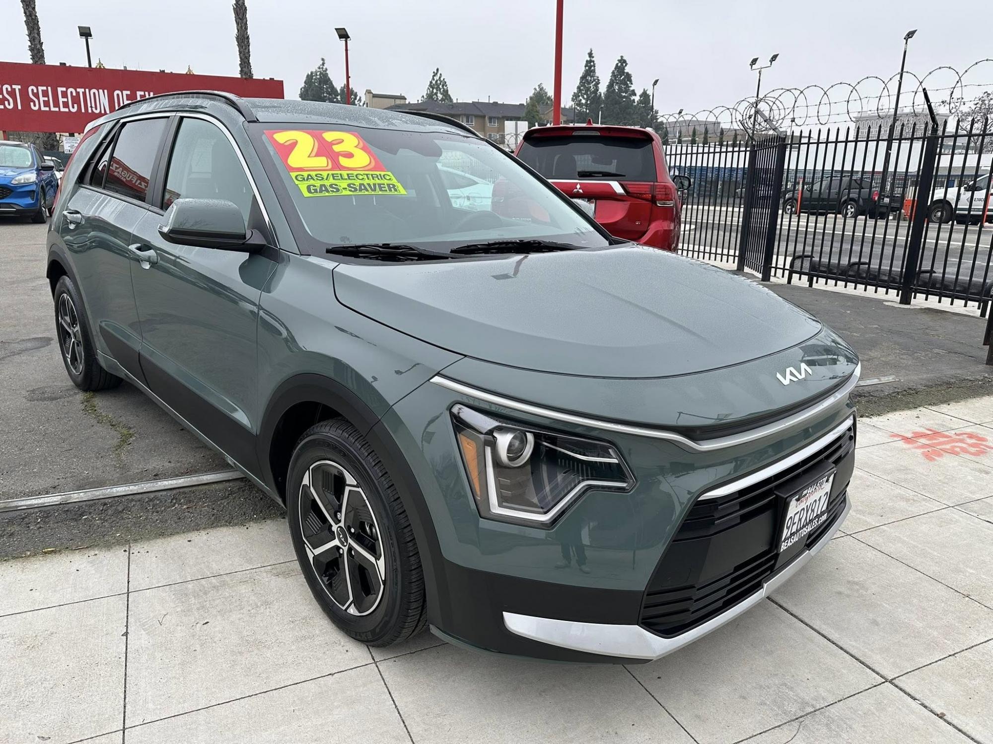 photo of 2023 Kia Niro EX