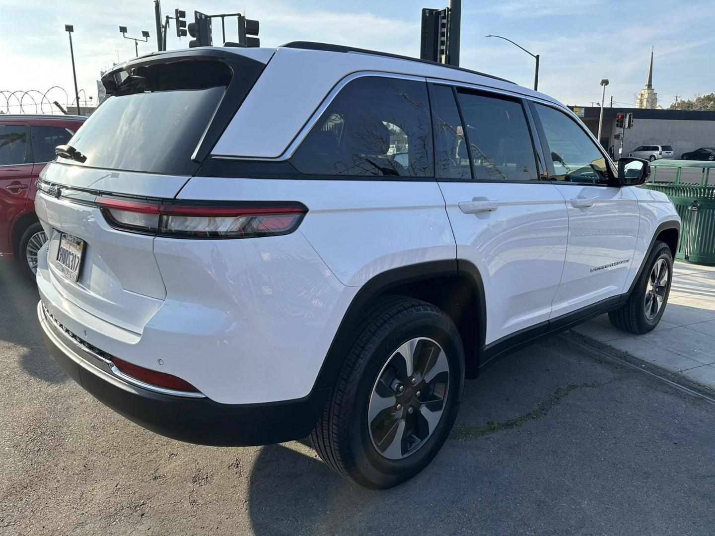 2022 Jeep Grand Cherokee 4xe Limited (1C4RJYB6XN8) with an 2.0L L4 DOHC 16V HYBRID engine, 8A transmission, located at 744 E Miner Ave, Stockton, CA, 95202, (209) 944-5770, 37.956863, -121.282082 - Photo#8