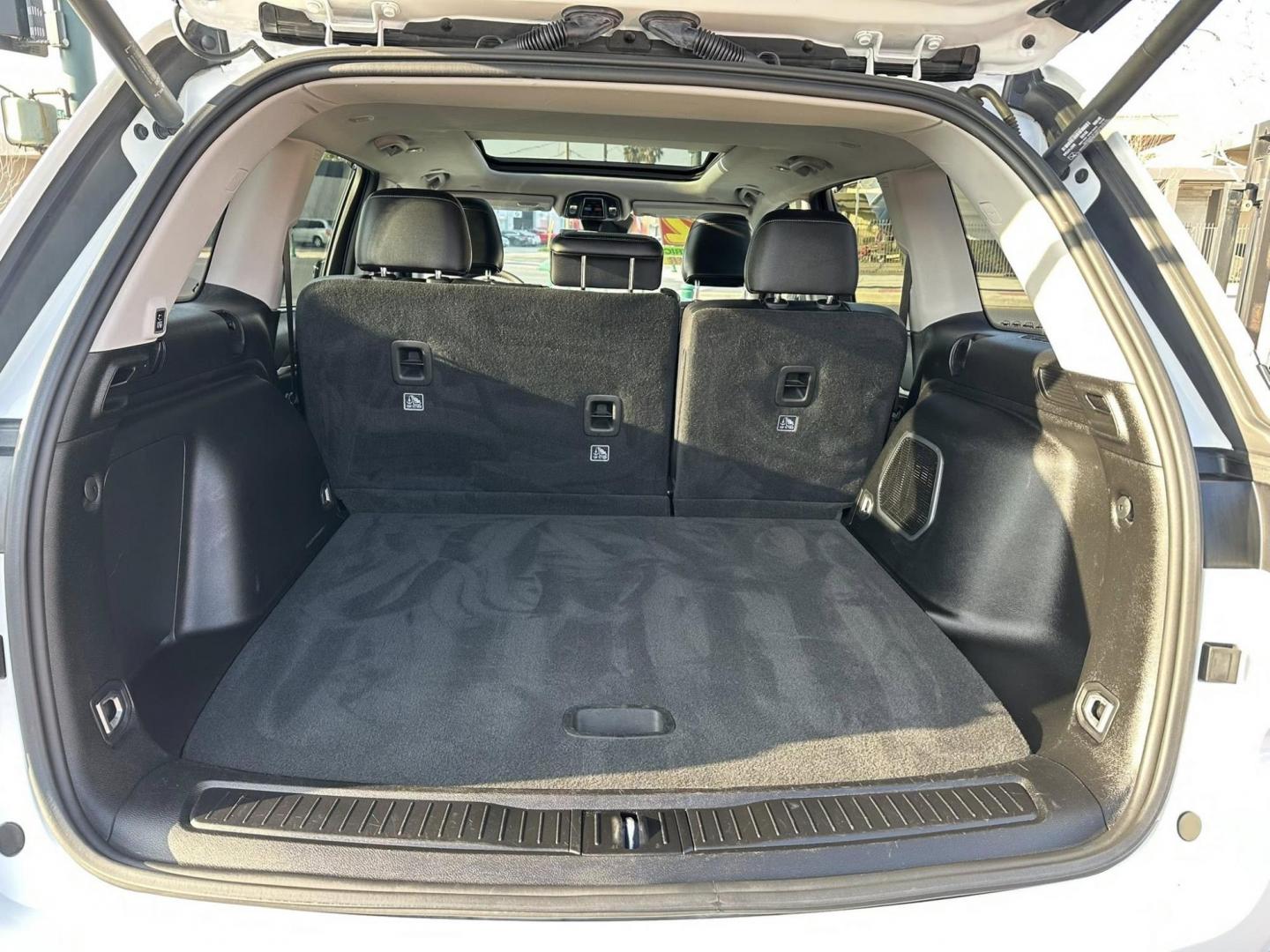 2022 Jeep Grand Cherokee 4xe Limited (1C4RJYB6XN8) with an 2.0L L4 DOHC 16V HYBRID engine, 8A transmission, located at 744 E Miner Ave, Stockton, CA, 95202, (209) 944-5770, 37.956863, -121.282082 - Photo#12