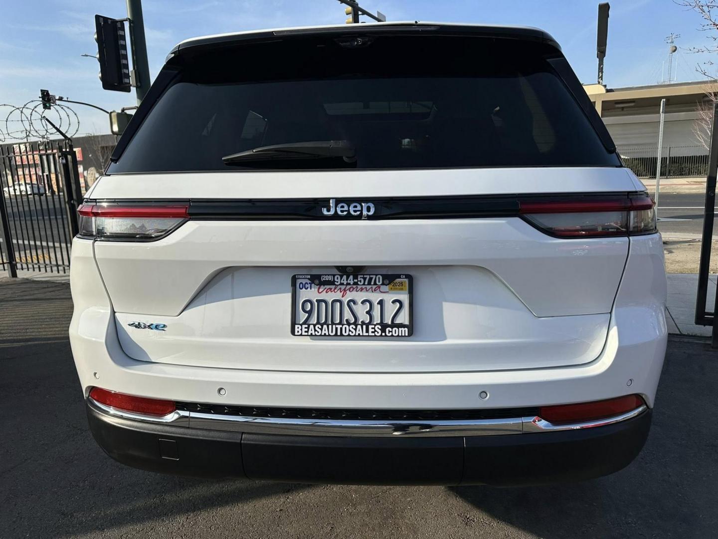 2022 Jeep Grand Cherokee 4xe Limited (1C4RJYB6XN8) with an 2.0L L4 DOHC 16V HYBRID engine, 8A transmission, located at 744 E Miner Ave, Stockton, CA, 95202, (209) 944-5770, 37.956863, -121.282082 - Photo#7