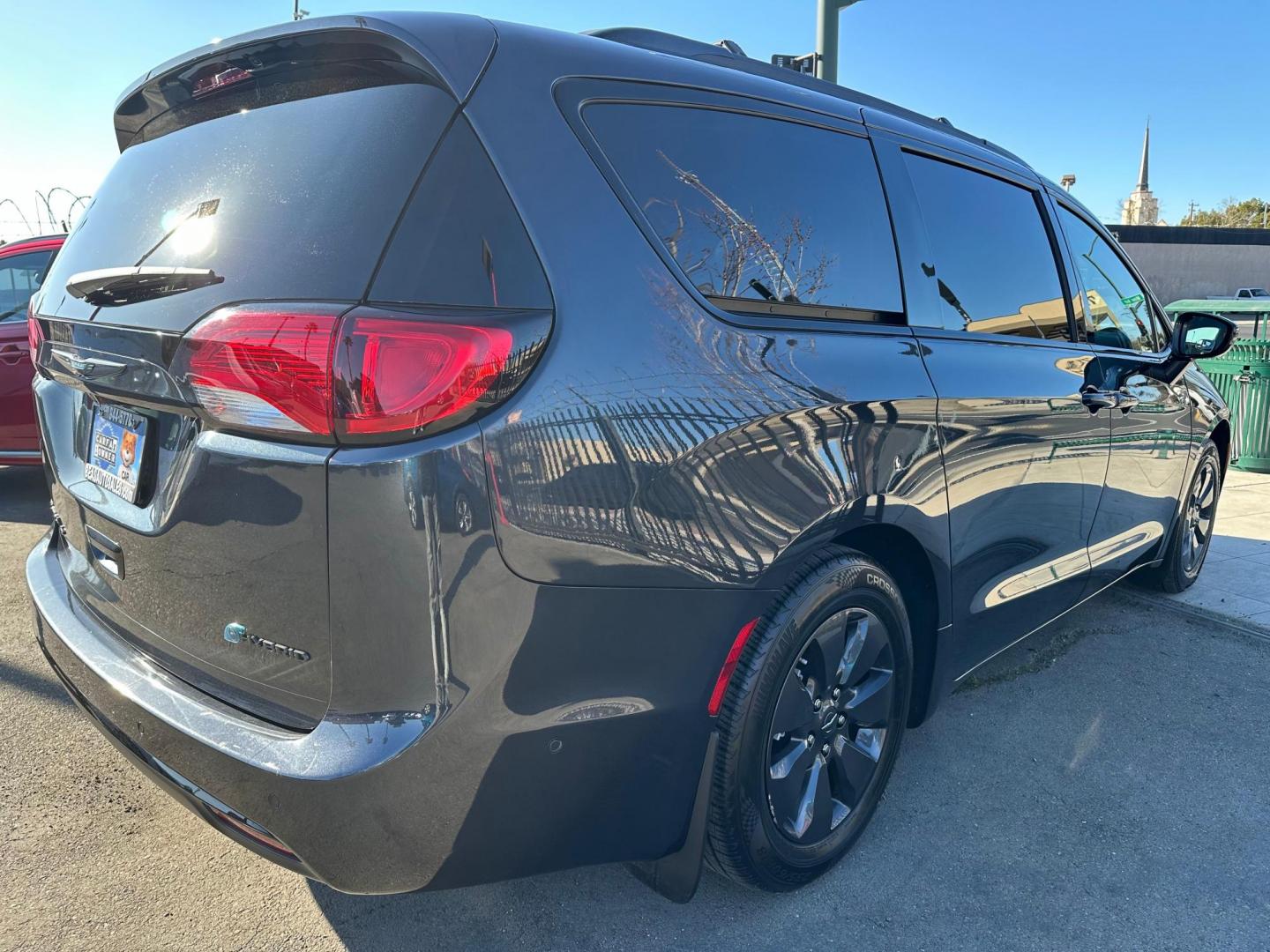 2020 Chrysler Pacifica Hybrid Limited (2C4RC1N72LR) with an 3.6L V6 DOHC 24V HYBRID engine, CVT transmission, located at 744 E Miner Ave, Stockton, CA, 95202, (209) 944-5770, 37.956863, -121.282082 - Photo#8