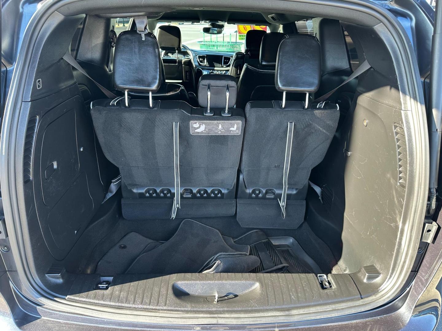 2020 Chrysler Pacifica Hybrid Limited (2C4RC1N72LR) with an 3.6L V6 DOHC 24V HYBRID engine, CVT transmission, located at 744 E Miner Ave, Stockton, CA, 95202, (209) 944-5770, 37.956863, -121.282082 - Photo#13