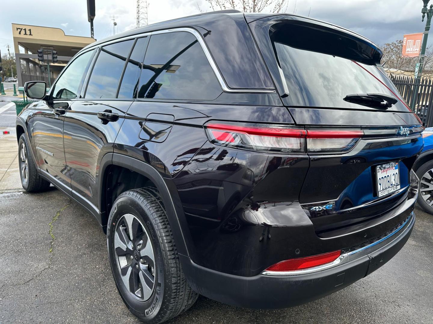 2022 Jeep Grand Cherokee 4xe Limited (1C4RJYB62N8) with an 2.0L L4 DOHC 16V HYBRID engine, 8A transmission, located at 744 E Miner Ave, Stockton, CA, 95202, (209) 944-5770, 37.956863, -121.282082 - Photo#6