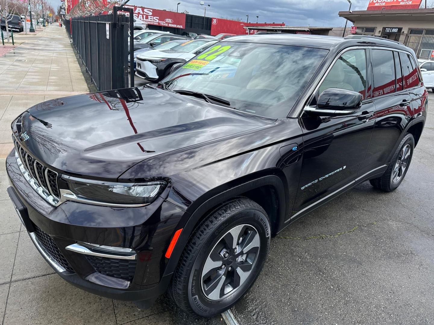 2022 Jeep Grand Cherokee 4xe Limited (1C4RJYB62N8) with an 2.0L L4 DOHC 16V HYBRID engine, 8A transmission, located at 744 E Miner Ave, Stockton, CA, 95202, (209) 944-5770, 37.956863, -121.282082 - Photo#4