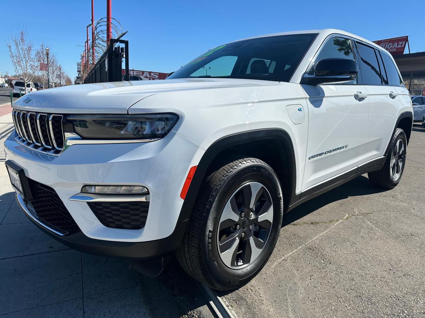 2022 Jeep Grand Cherokee 4xe Limited (1C4RJYB65N8) with an 2.0L L4 DOHC 16V HYBRID engine, 8A transmission, located at 744 E Miner Ave, Stockton, CA, 95202, (209) 944-5770, 37.956863, -121.282082 - Photo#3