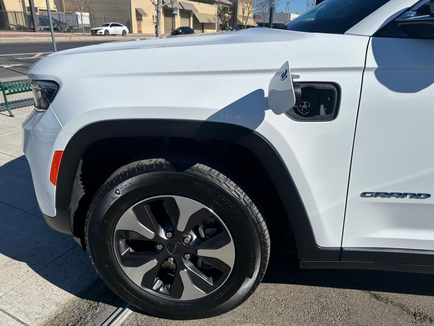 2022 Jeep Grand Cherokee 4xe Limited (1C4RJYB65N8) with an 2.0L L4 DOHC 16V HYBRID engine, 8A transmission, located at 744 E Miner Ave, Stockton, CA, 95202, (209) 944-5770, 37.956863, -121.282082 - Photo#5