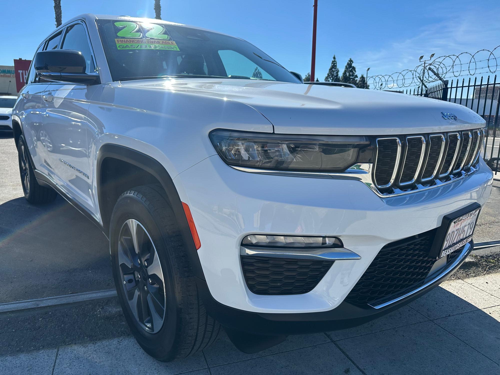 photo of 2022 Jeep Grand Cherokee 4xe Limited