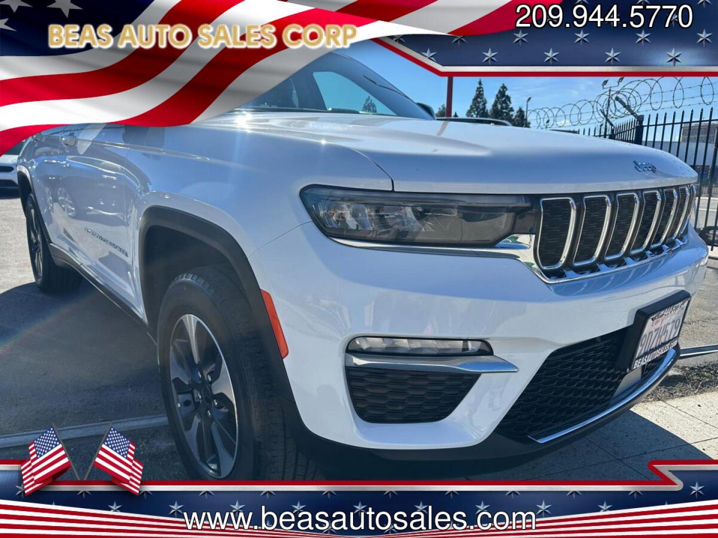 2022 Jeep Grand Cherokee 4xe Limited (1C4RJYB65N8) with an 2.0L L4 DOHC 16V HYBRID engine, 8A transmission, located at 744 E Miner Ave, Stockton, CA, 95202, (209) 944-5770, 37.956863, -121.282082- Photo#0