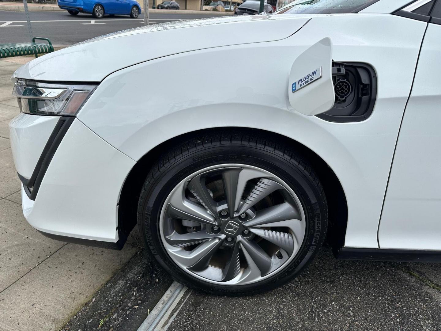 2019 Honda Clarity Plug-In Hybrid (JHMZC5F1XKC) with an 1.5L L4 DOHC 16V HYBRID engine, CVT transmission, located at 744 E Miner Ave, Stockton, CA, 95202, (209) 944-5770, 37.956863, -121.282082 - Photo#5