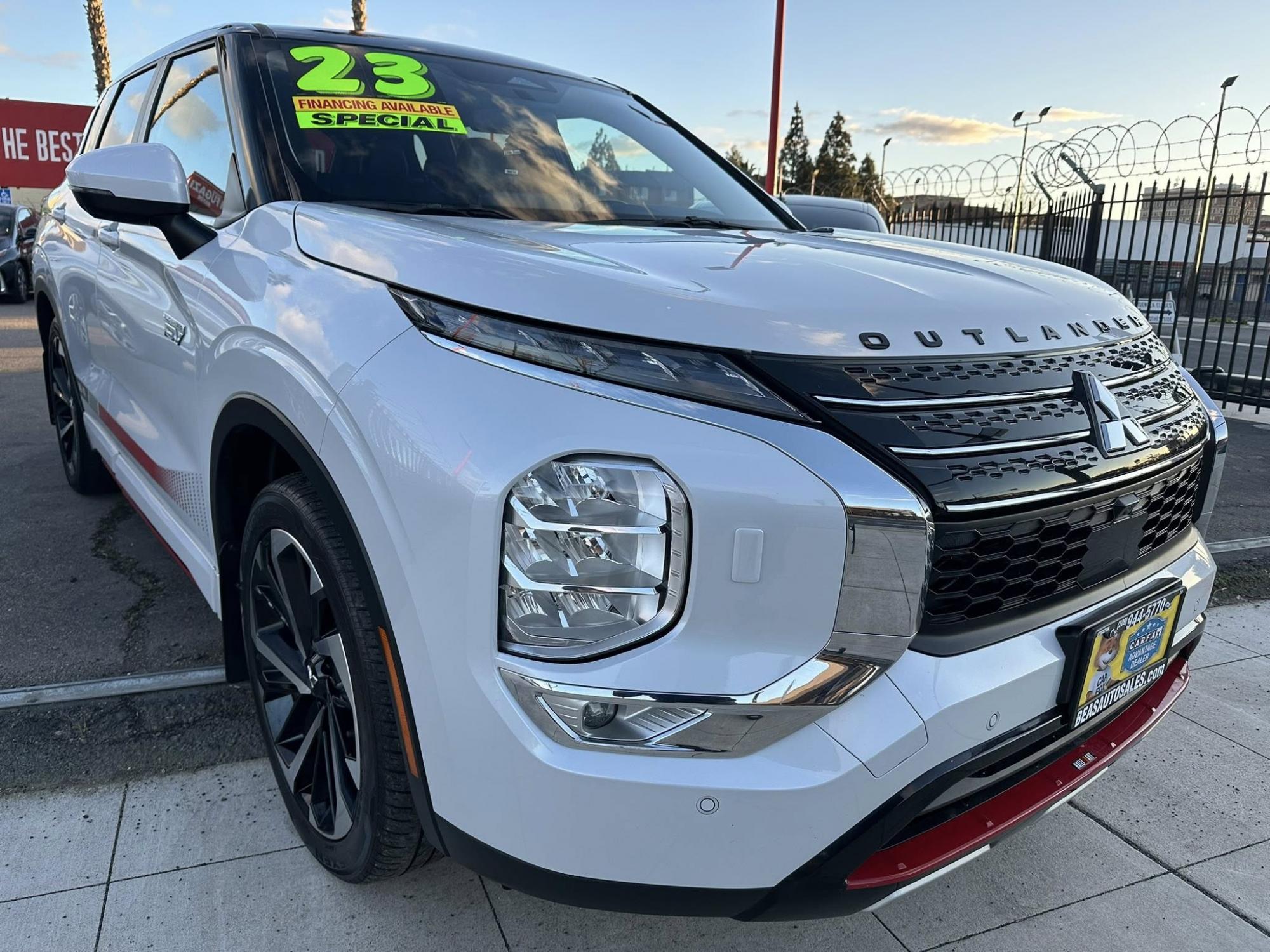 photo of 2023 Mitsubishi Outlander GT PLUG-IN HYBRID 