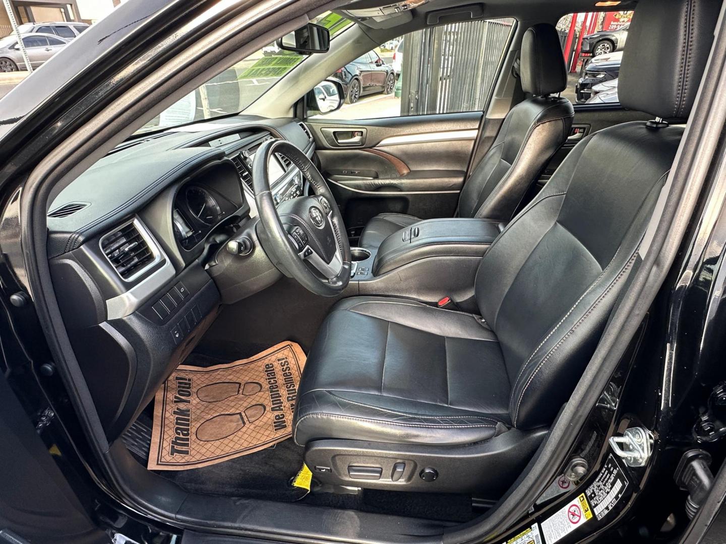 2015 Toyota Highlander XLE FWD V6 (5TDKKRFH0FS) with an 3.5L V6 DOHC 24V engine, 6-Speed Automatic transmission, located at 744 E Miner Ave, Stockton, CA, 95202, (209) 944-5770, 37.956863, -121.282082 - Photo#9