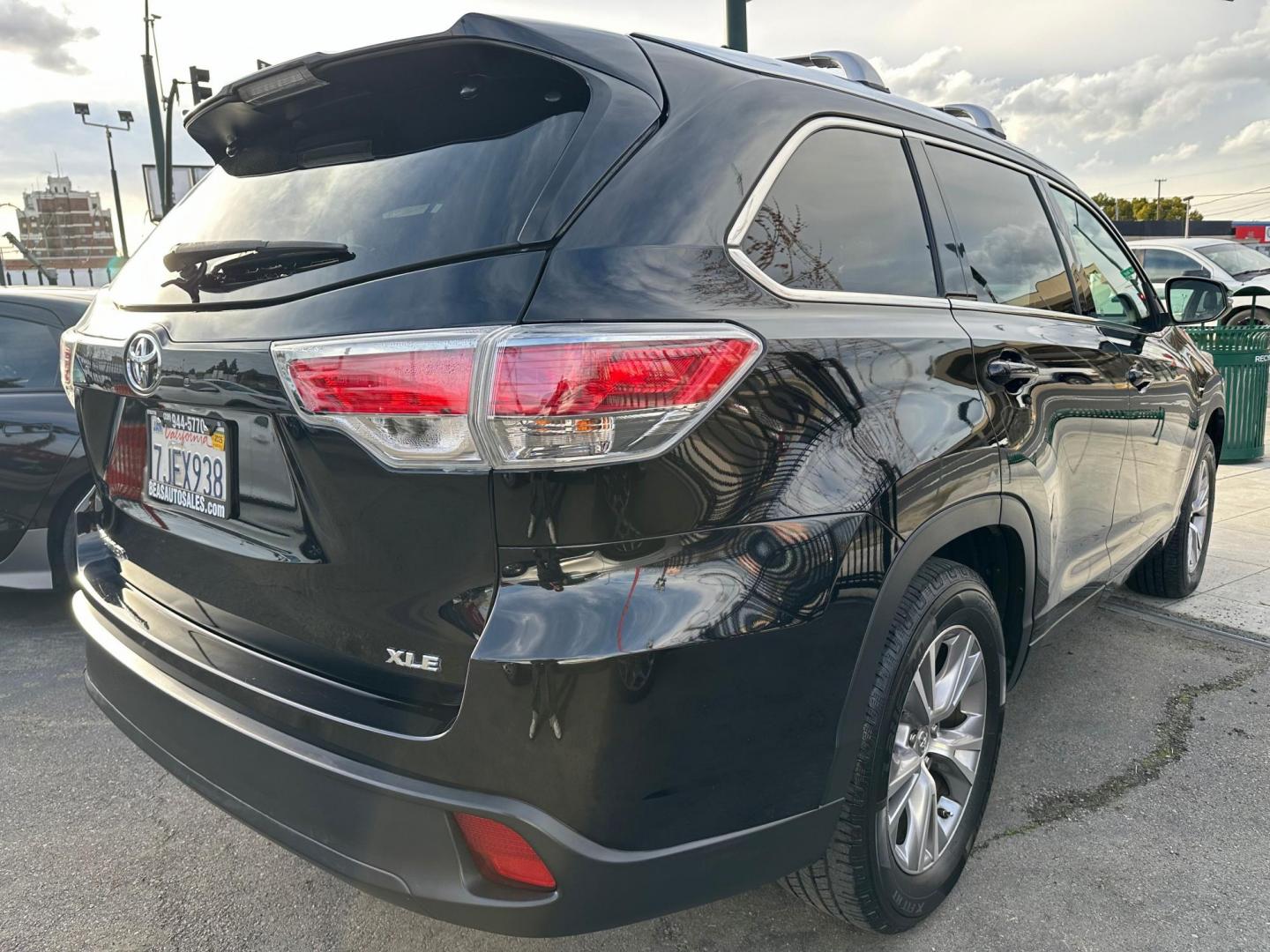 2015 Toyota Highlander XLE FWD V6 (5TDKKRFH0FS) with an 3.5L V6 DOHC 24V engine, 6-Speed Automatic transmission, located at 744 E Miner Ave, Stockton, CA, 95202, (209) 944-5770, 37.956863, -121.282082 - Photo#7