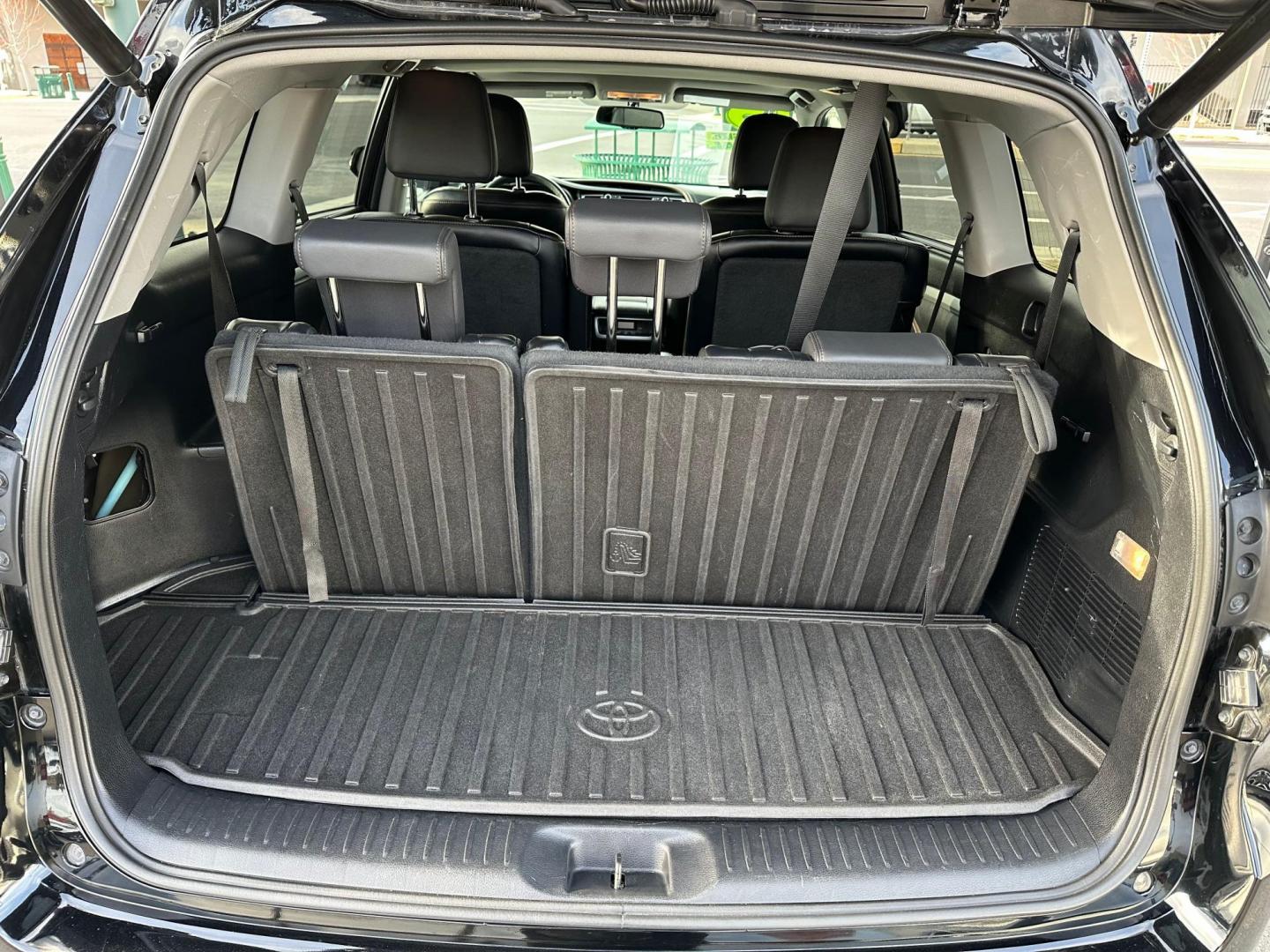 2015 Toyota Highlander XLE FWD V6 (5TDKKRFH0FS) with an 3.5L V6 DOHC 24V engine, 6-Speed Automatic transmission, located at 744 E Miner Ave, Stockton, CA, 95202, (209) 944-5770, 37.956863, -121.282082 - Photo#12