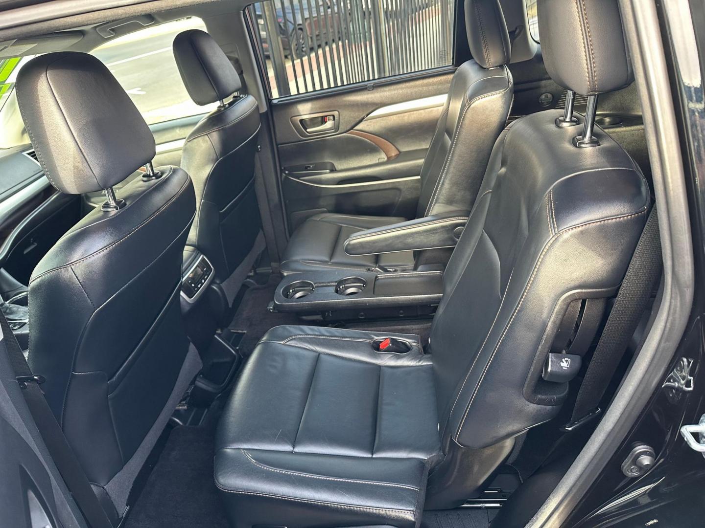 2015 Toyota Highlander XLE FWD V6 (5TDKKRFH0FS) with an 3.5L V6 DOHC 24V engine, 6-Speed Automatic transmission, located at 744 E Miner Ave, Stockton, CA, 95202, (209) 944-5770, 37.956863, -121.282082 - Photo#10