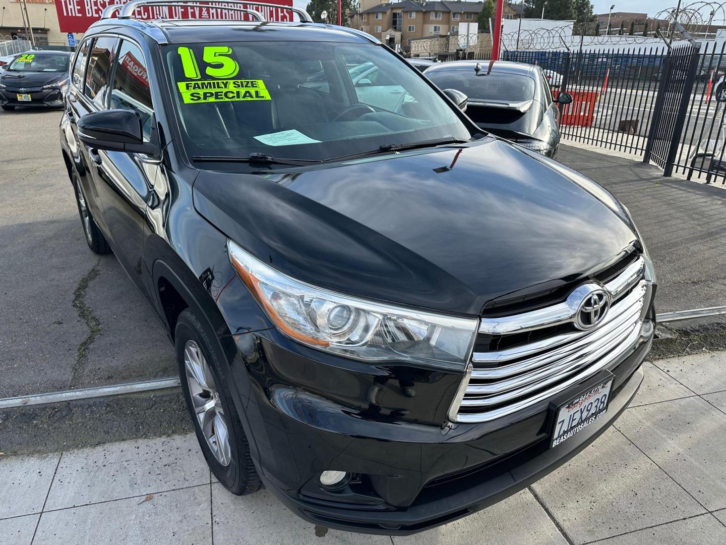 2015 Toyota Highlander XLE FWD V6 (5TDKKRFH0FS) with an 3.5L V6 DOHC 24V engine, 6-Speed Automatic transmission, located at 744 E Miner Ave, Stockton, CA, 95202, (209) 944-5770, 37.956863, -121.282082 - Photo#1