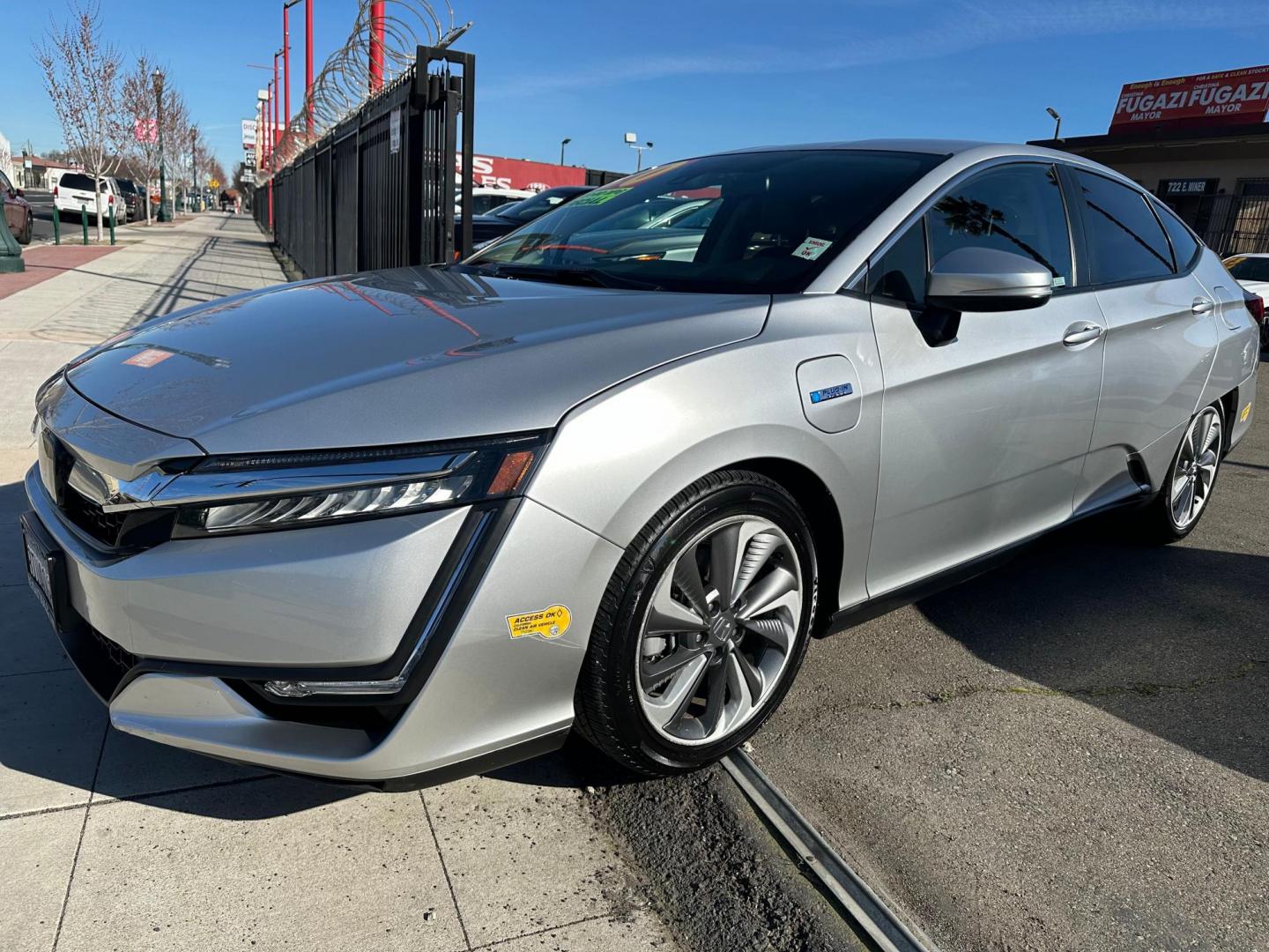 2020 Honda Clarity Touring Plug-In Hybrid (JHMZC5F32LC) with an 1.5L L4 DOHC 16V HYBRID engine, CVT transmission, located at 744 E Miner Ave, Stockton, CA, 95202, (209) 944-5770, 37.956863, -121.282082 - Photo#3