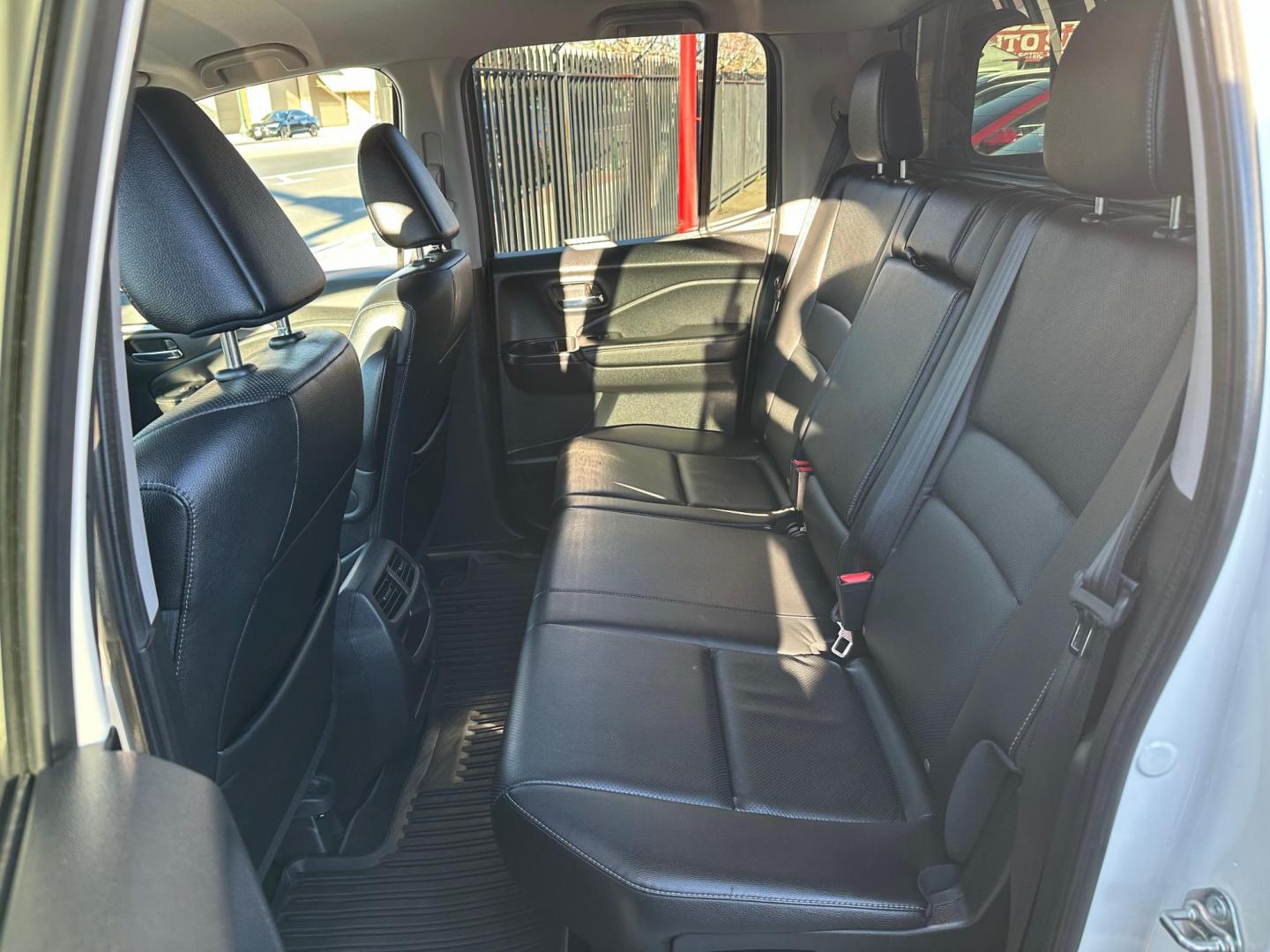 2017 Honda Ridgeline RTL-T AWD (5FPYK3F61HB) with an 3.5L V6 SOHC 24V engine, 6A transmission, located at 744 E Miner Ave, Stockton, CA, 95202, (209) 944-5770, 37.956863, -121.282082 - Photo#10