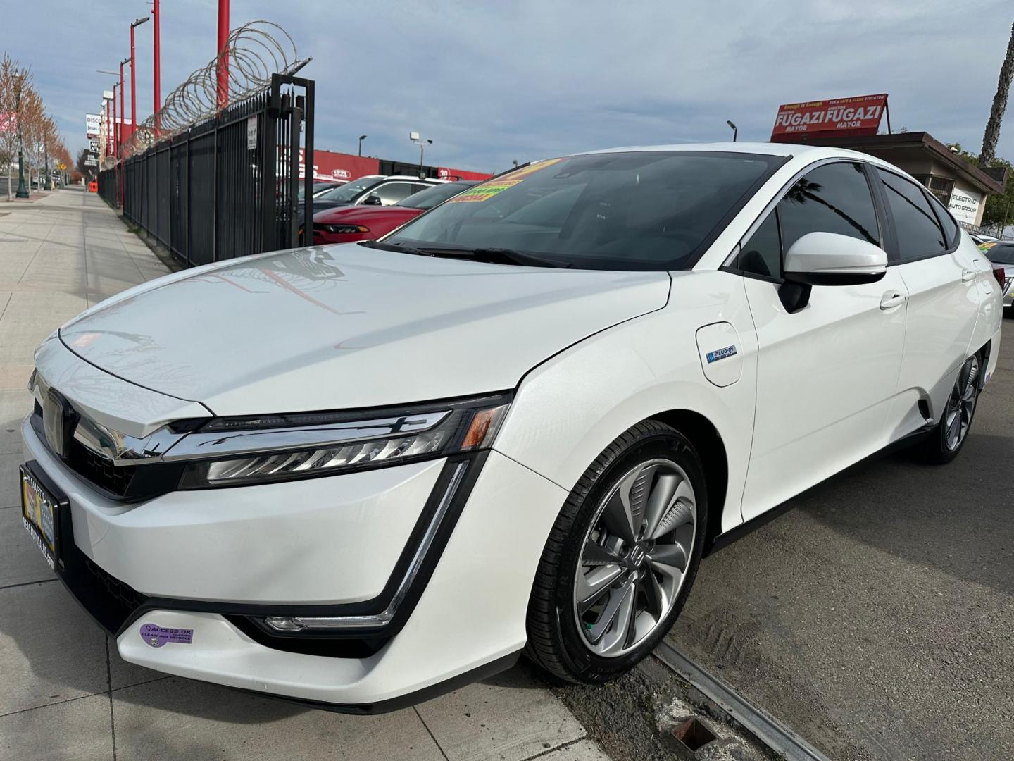 2019 Honda Clarity Plug-In Hybrid (JHMZC5F18KC) with an 1.5L L4 DOHC 16V HYBRID engine, CVT transmission, located at 744 E Miner Ave, Stockton, CA, 95202, (209) 944-5770, 37.956863, -121.282082 - Photo#3