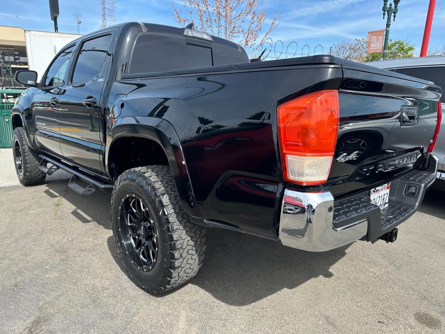 2018 Toyota Tacoma SR5 Double Cab Long Bed V6 6AT 4WD (3TMCZ5AN2JM) with an 3.6L V6 DOHC 24V engine, 6A transmission, located at 744 E Miner Ave, Stockton, CA, 95202, (209) 944-5770, 37.956863, -121.282082 - Photo#5