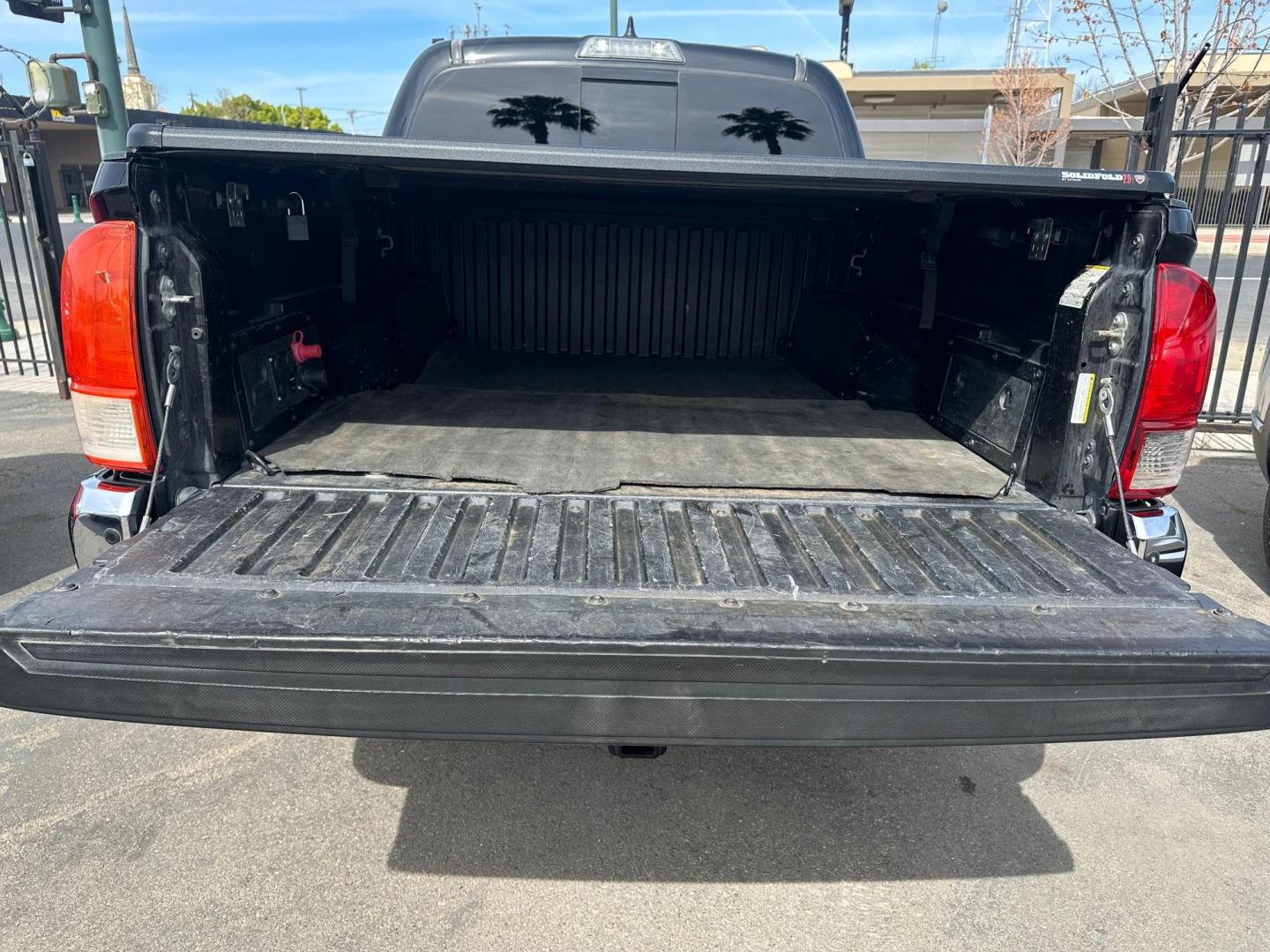 2018 Toyota Tacoma SR5 Double Cab Long Bed V6 6AT 4WD (3TMCZ5AN2JM) with an 3.6L V6 DOHC 24V engine, 6A transmission, located at 744 E Miner Ave, Stockton, CA, 95202, (209) 944-5770, 37.956863, -121.282082 - Photo#11