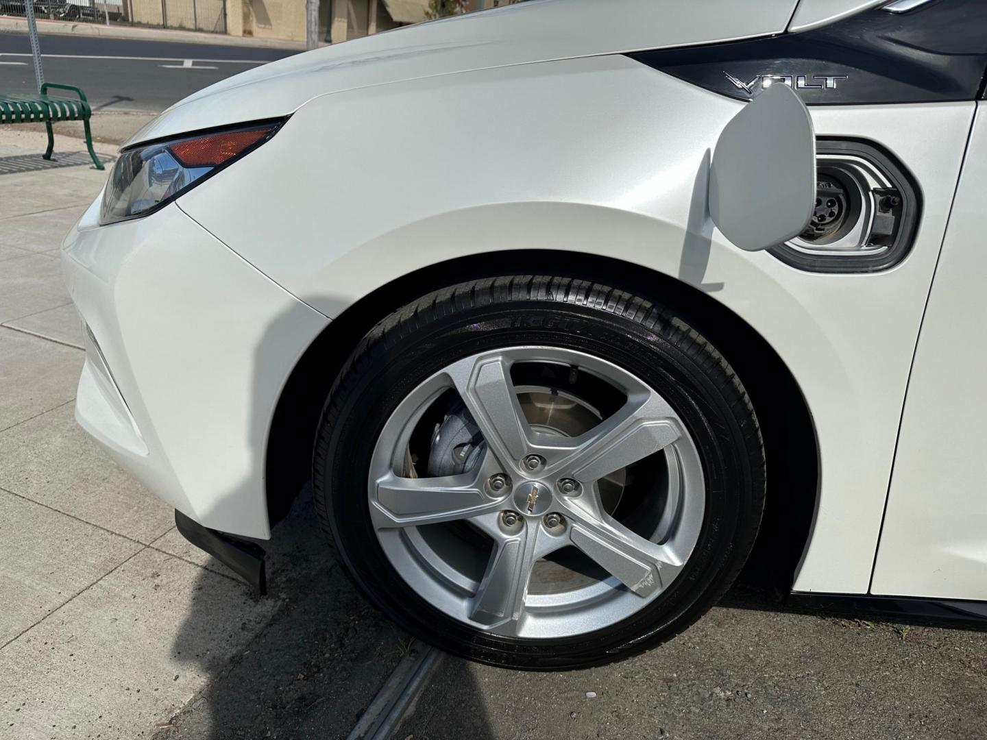 2019 Chevrolet Volt LT w/ Standard Emission Package (1G1RA6S5XKU) with an 1.5L L4 DOHC 16V engine, CVT transmission, located at 744 E Miner Ave, Stockton, CA, 95202, (209) 944-5770, 37.956863, -121.282082 - Photo#5