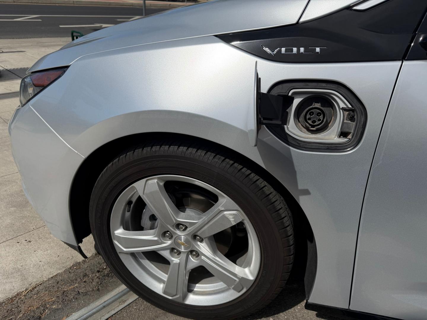 2019 Chevrolet Volt LT w/ Standard Emission Package (1G1RA6S5XKU) with an 1.5L L4 DOHC 16V engine, CVT transmission, located at 744 E Miner Ave, Stockton, CA, 95202, (209) 944-5770, 37.956863, -121.282082- Photo#5
