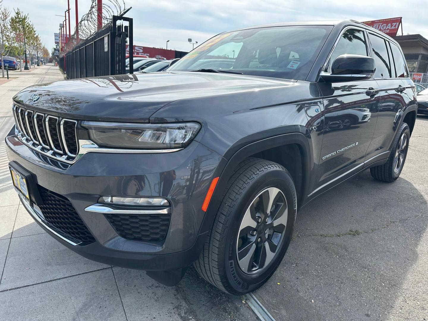 2023 Jeep Grand Cherokee 4xe Limited (1C4RJYB63PC) with an 2.0L L4 DOHC 16V HYBRID engine, 8A transmission, located at 744 E Miner Ave, Stockton, CA, 95202, (209) 944-5770, 37.956863, -121.282082 - Photo#3