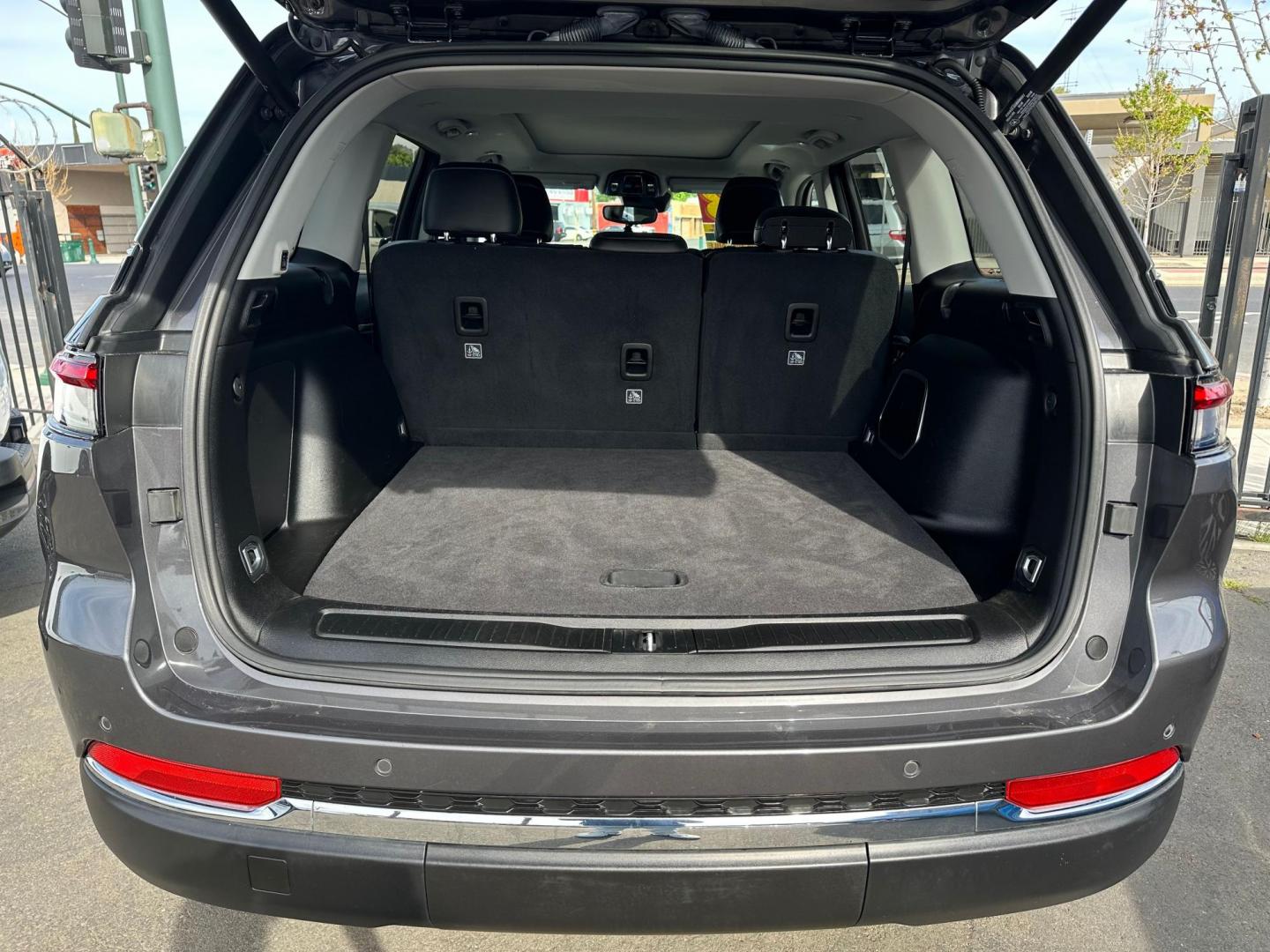 2023 Jeep Grand Cherokee 4xe Limited (1C4RJYB63PC) with an 2.0L L4 DOHC 16V HYBRID engine, 8A transmission, located at 744 E Miner Ave, Stockton, CA, 95202, (209) 944-5770, 37.956863, -121.282082 - Photo#12